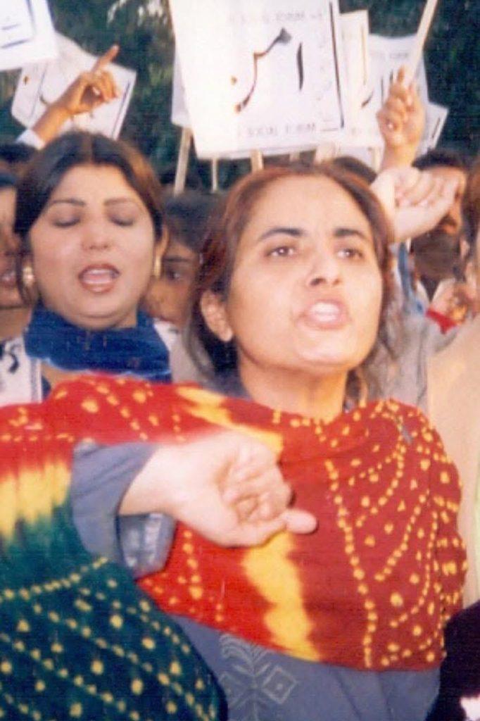 زاہدہ شیخ: سُرخ سویرے میں پھر ملیں گے! 14