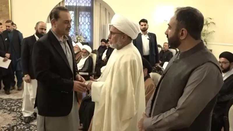 فیلڈ مارشل عاصم منیر کی شیعہ علما سے ملاقات کا احوال: ’ایران کے وفاداروں کی پاکستان سے نکل جانے کی بات ہوئی مگر اس کا پسِ منظر تھا‘ 14 asim munir and shia scholars