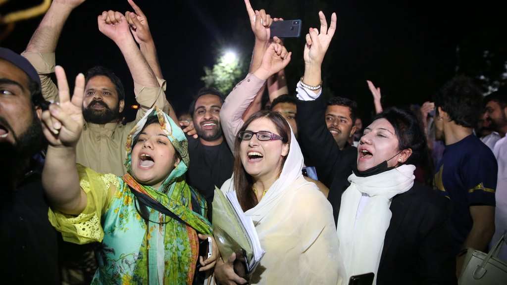 ISLAMABAD, PAKISTAN - APRIL 7: Supporters of opposition parties celebrate after Pakistanâs top court set aside the deputy speaker's ruling to dismiss a no-trust resolution against Prime Minister Imran Khan and the subsequent dissolution of the lower house of parliament by the president on the premier's advice, in Islamabad, Pakistan on April 7, 2022. (Photo by Muhammed Semih UÄurlu/Anadolu Agency via Getty Images)